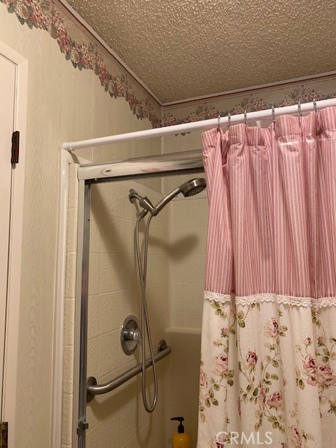 4401 Camelot Place Bakersfield, CA 93301 - Photo 9 of 37 a bathroom with a shower and a tub