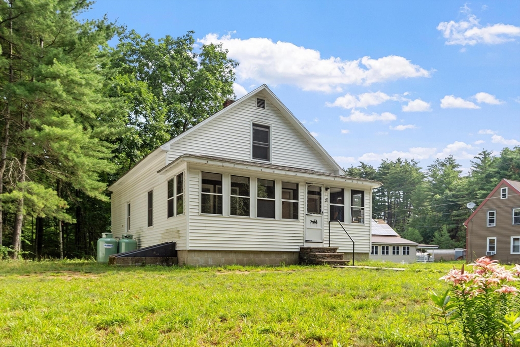 28 Wellesley Street Athol, MA 01331 - Photo 4 of 23