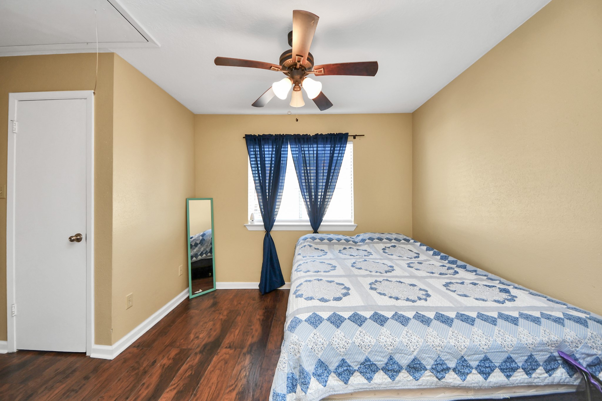 13620 Rosewood Street, Unit 3A Houston, TX 77083 - Photo 18 of 25 a bedroom with a bed and a window