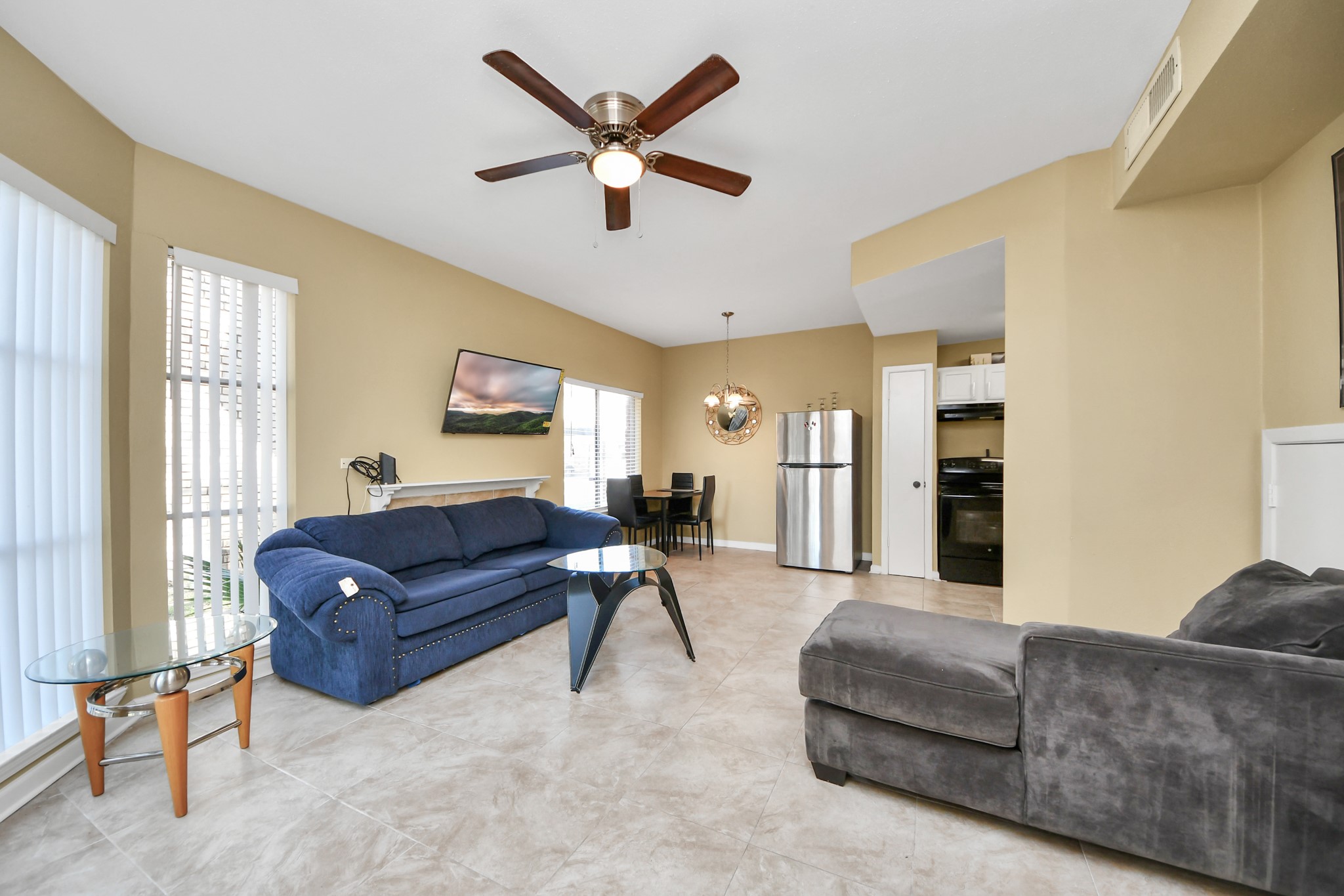 13620 Rosewood Street, Unit 3A Houston, TX 77083 - Photo 9 of 25 a living room with furniture