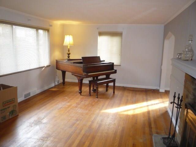 1142 Varner Road Pittsburgh, PA 15227 - Photo 4 of 22 piano included