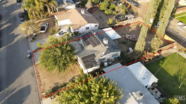 a view of a yard with trees