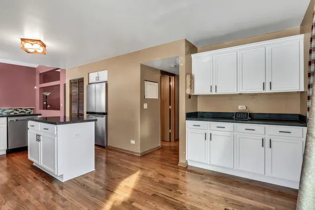 $3,400 | 1223 South Elder Lane, Waukegan, IL 60085