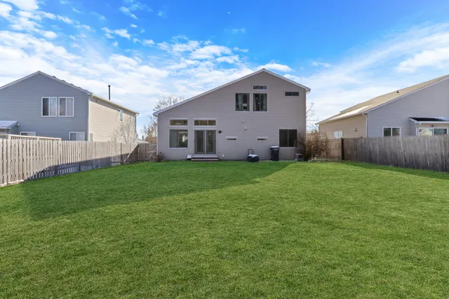 $3,400 | 1223 South Elder Lane, Waukegan, IL 60085