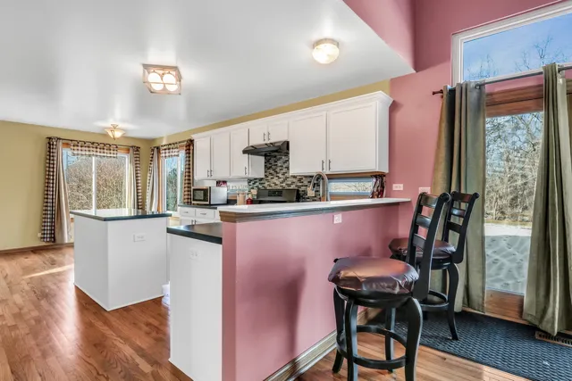 $3,400 | 1223 South Elder Lane, Waukegan, IL 60085