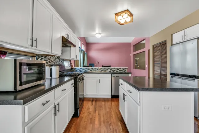 $3,400 | 1223 South Elder Lane, Waukegan, IL 60085