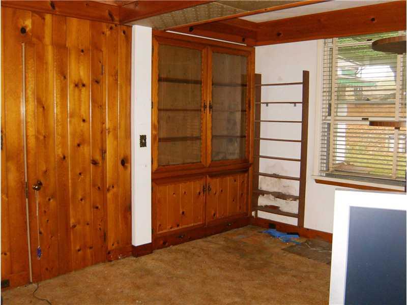 6025 Valencia Road Valencia, PA 16059 - Photo 7 of 9 Bedroom.