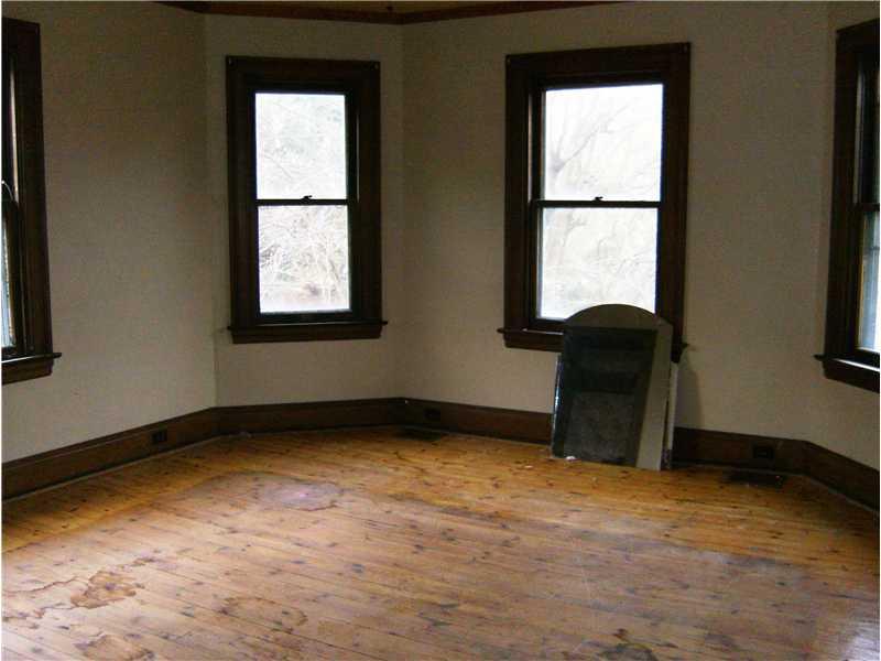 6025 Valencia Road Valencia, PA 16059 - Photo 8 of 9 Bedroom.