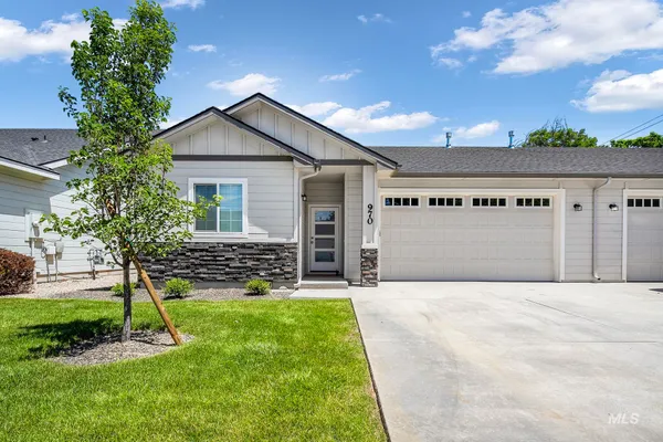 $329,900 | 970 Banner Street, Nampa, ID 83686