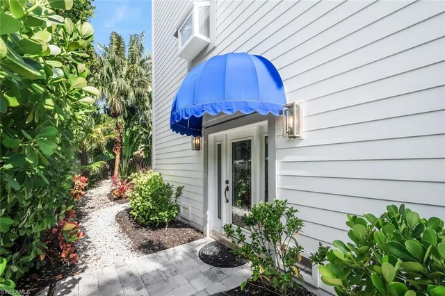 a view of a bird bath