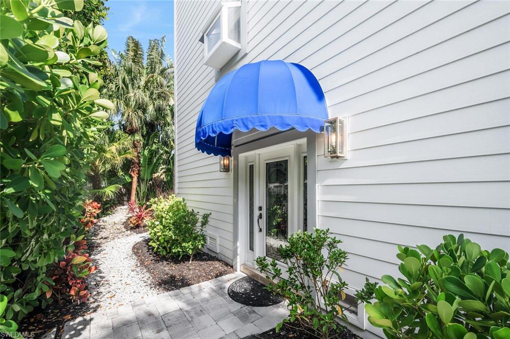 888 10th Street South, Unit 101 Naples, FL 34102 - Photo 3 of 44 a view of a bird bath