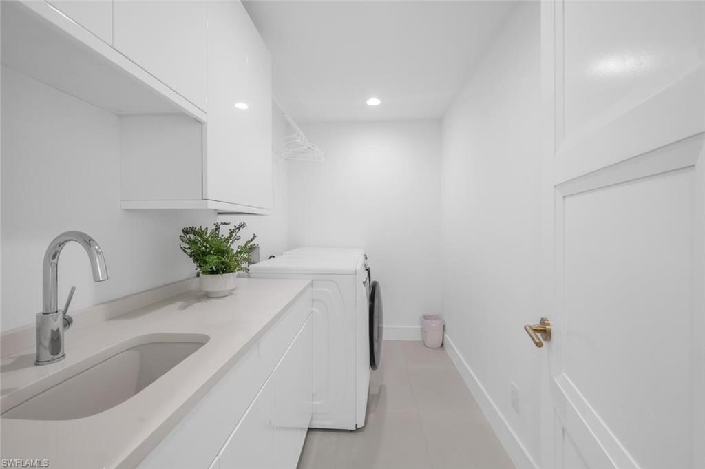 888 10th Street South, Unit 101 Naples, FL 34102 - Photo 37 of 44 a bathroom with a sink a vanity and a bathtub