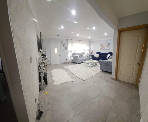 $1,950 | 8179 Whitefield Street, Dearborn Heights, MI 48127