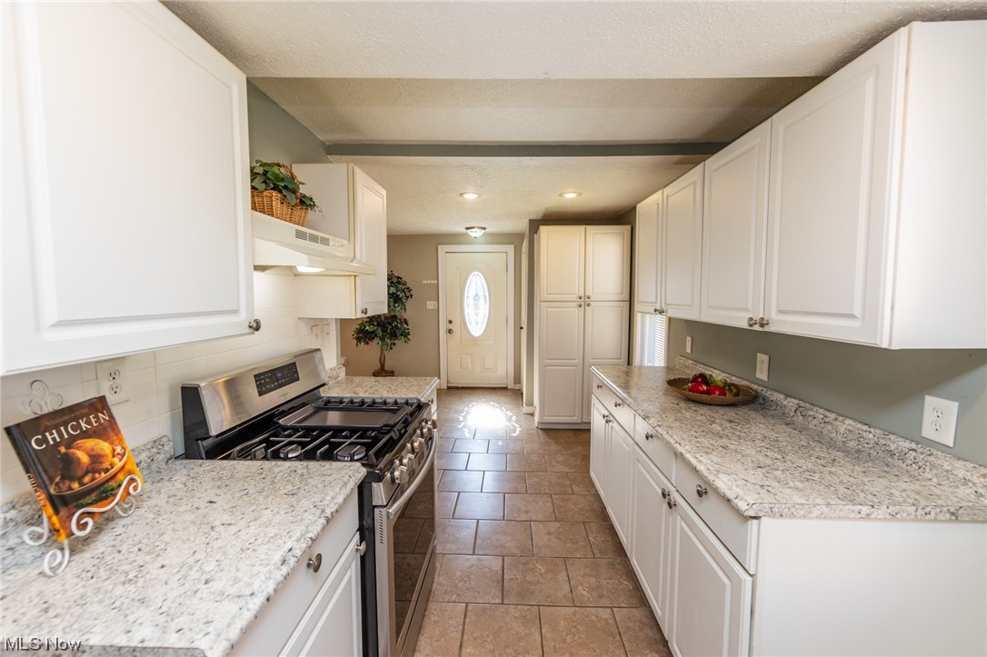 1913 Graham Road Stow, OH 44224 - Photo 10 of 35 Updated Kitchen is a Chef's Delight!
