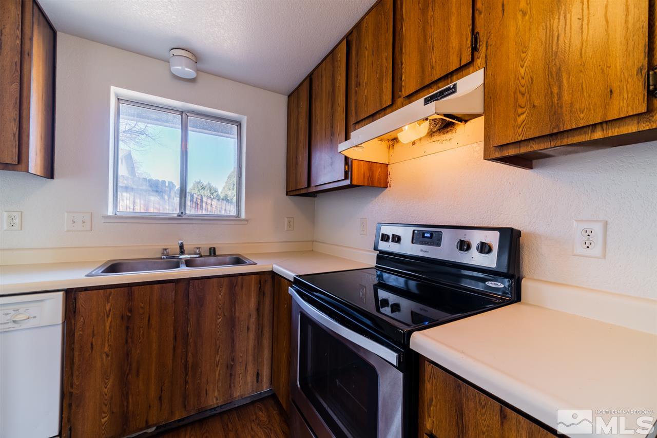 8445 Gipsy Way Reno, NV 89506 - Photo 8 of 40 Photo 8