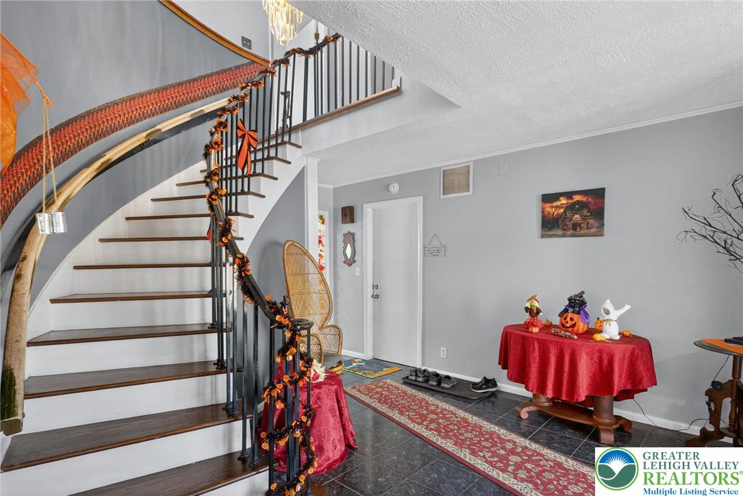 58 East Lafayette Place Wilkes Barre, PA 18702 - Photo 5 of 64