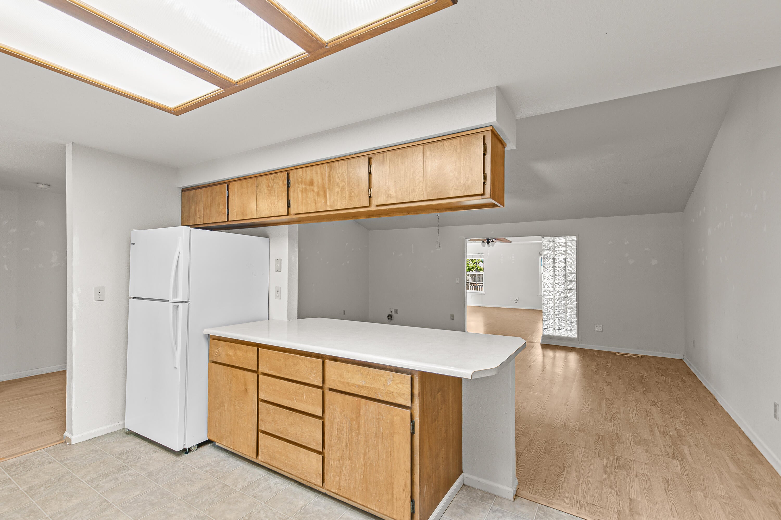 2931 Aldersgate Road Medford, OR 97504 - Photo 6 of 39 5 - Kitchen