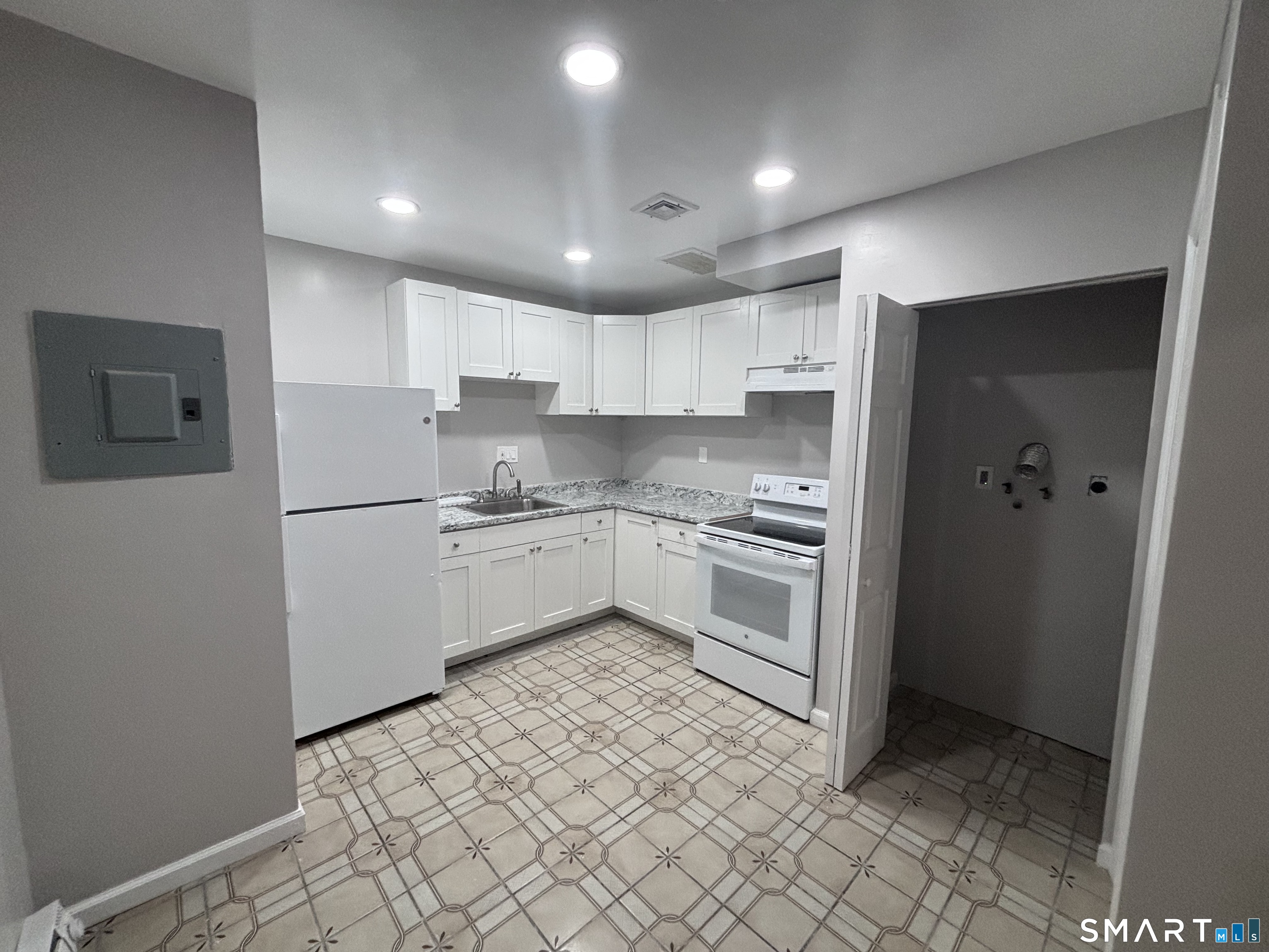 409 Oak Avenue Torrington, CT 06790 - Photo 12 of 17