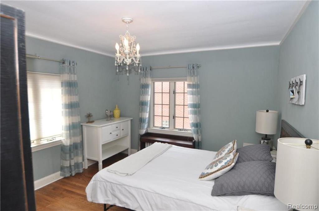 1540 Oxford Road Grosse Pointe Woods, MI 48236 - Photo 20 of 32