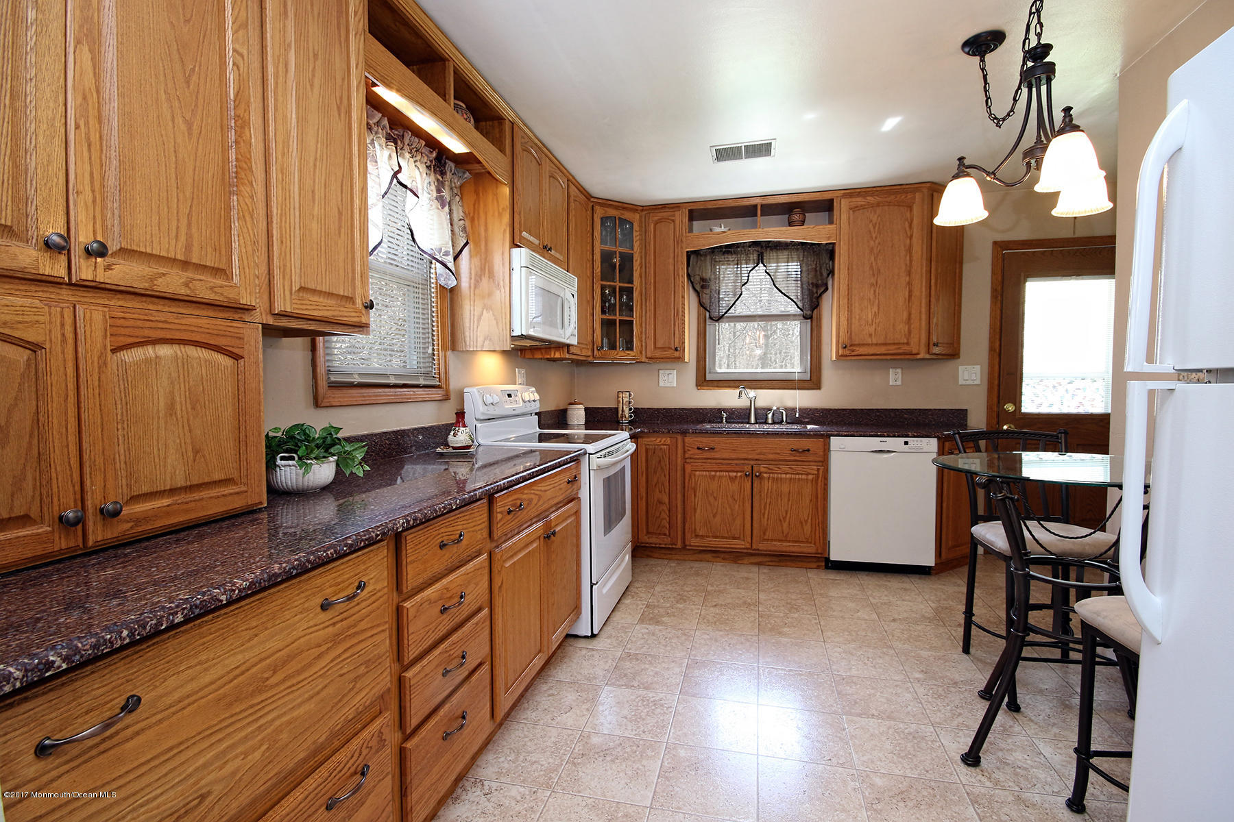 160 Pond Road Freehold, NJ 07728 - Photo 13 of 23 OE1A8819