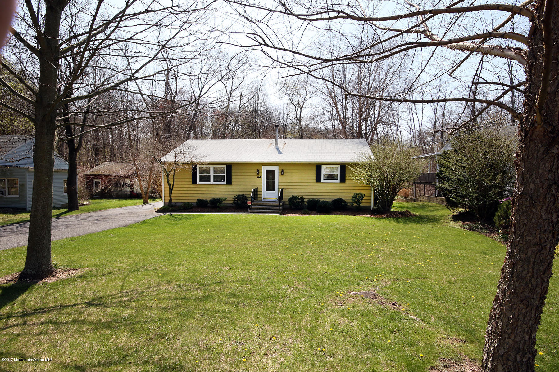160 Pond Road Freehold, NJ 07728 - Photo 4 of 23 OE1A8799