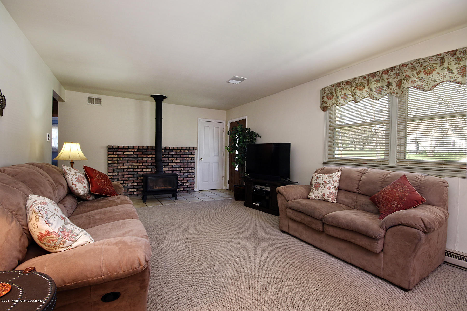 160 Pond Road Freehold, NJ 07728 - Photo 9 of 23 OE1A8807