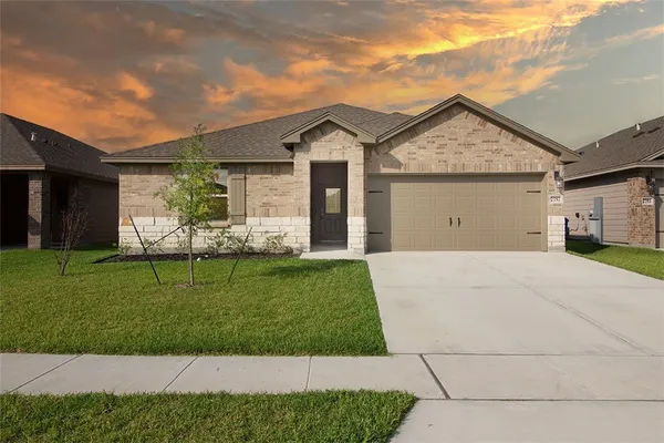 a view of a house with a yard and plants