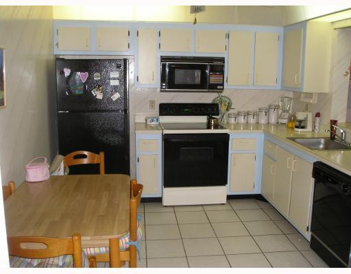 18761 Garbo Terrace, Unit 5 Boca Raton, FL 33496 - Photo 5 of 16 Kitchen