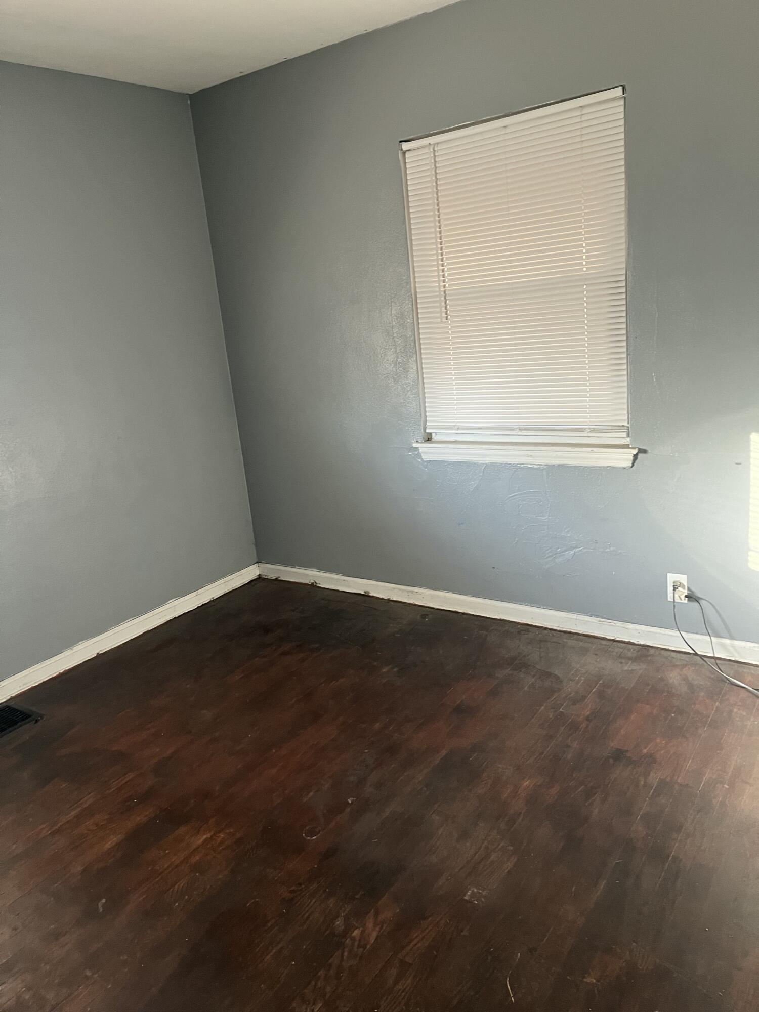 336 West Wilson Street Gary, IN 46404 - Photo 10 of 15 an empty room with a window