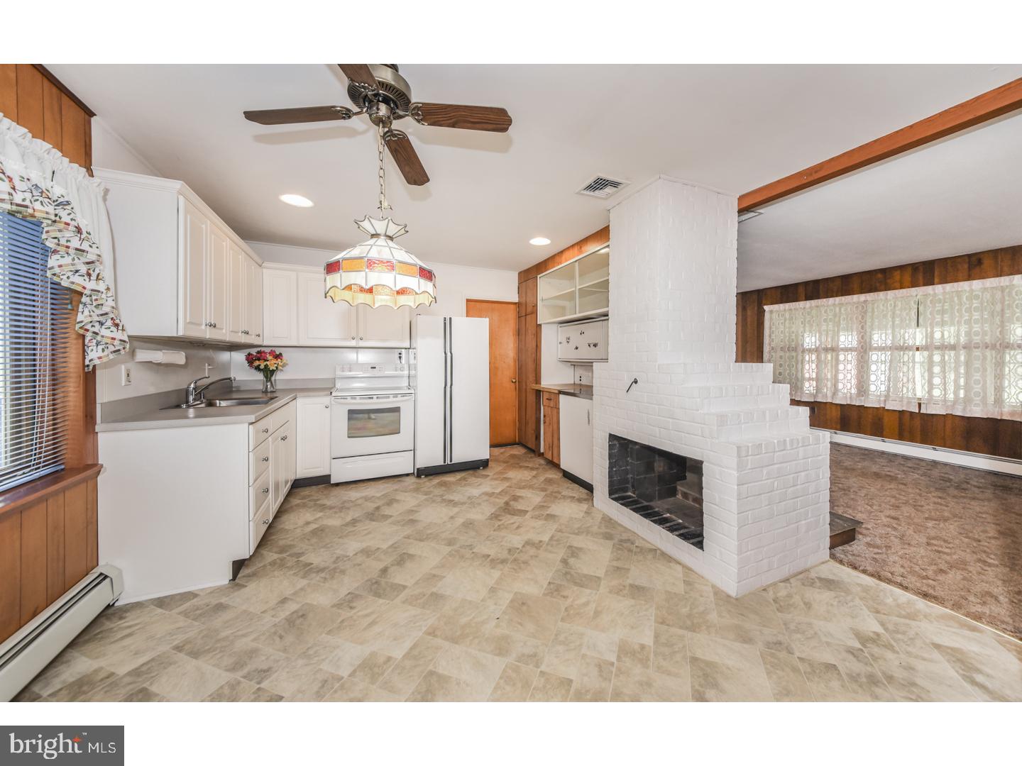 73 Border Rock Road Levittown, PA 19057 - Photo 3 of 15 Gallery Image 3