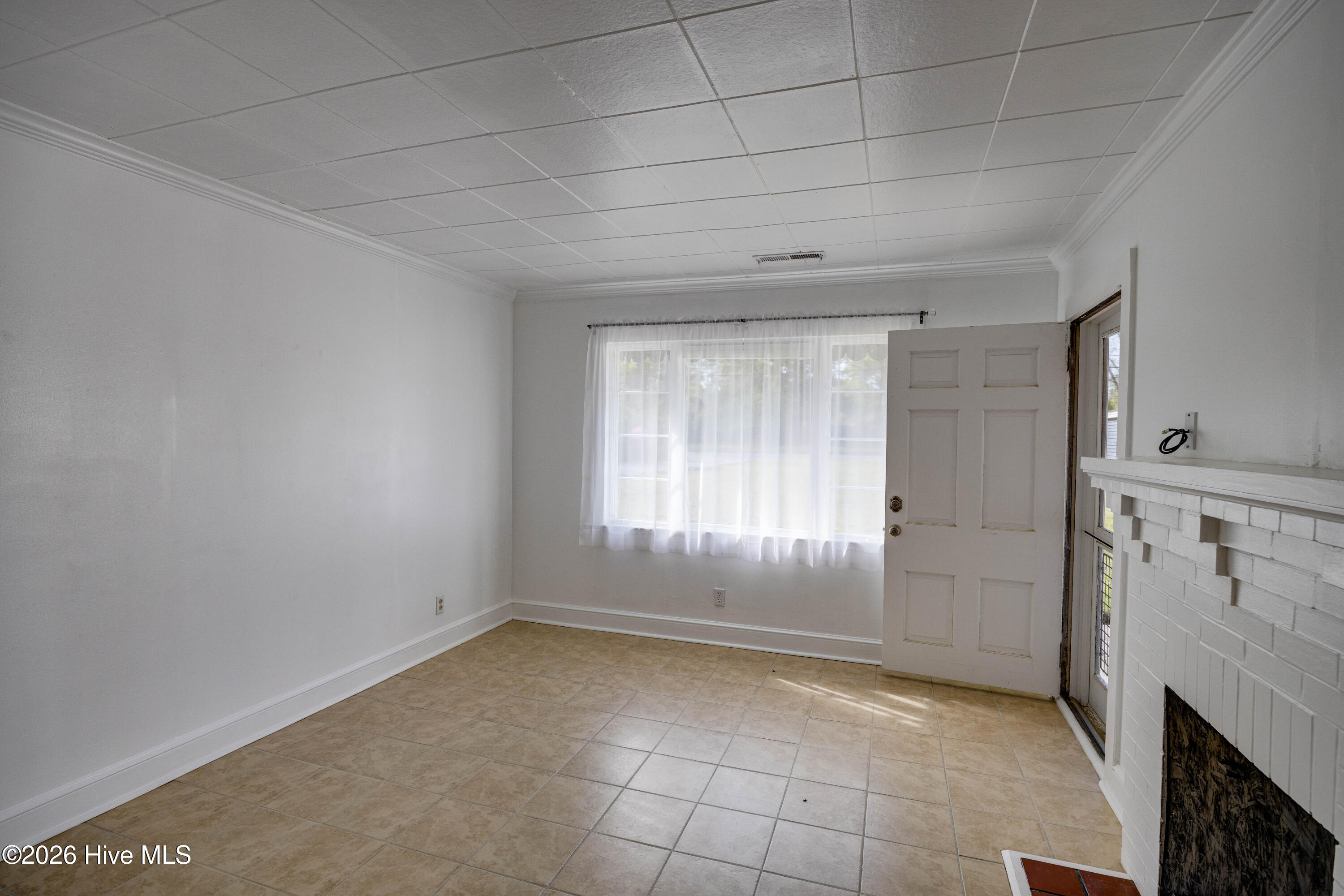 322 River Road Washington, NC 27889 - Photo 12 of 37 Living Room