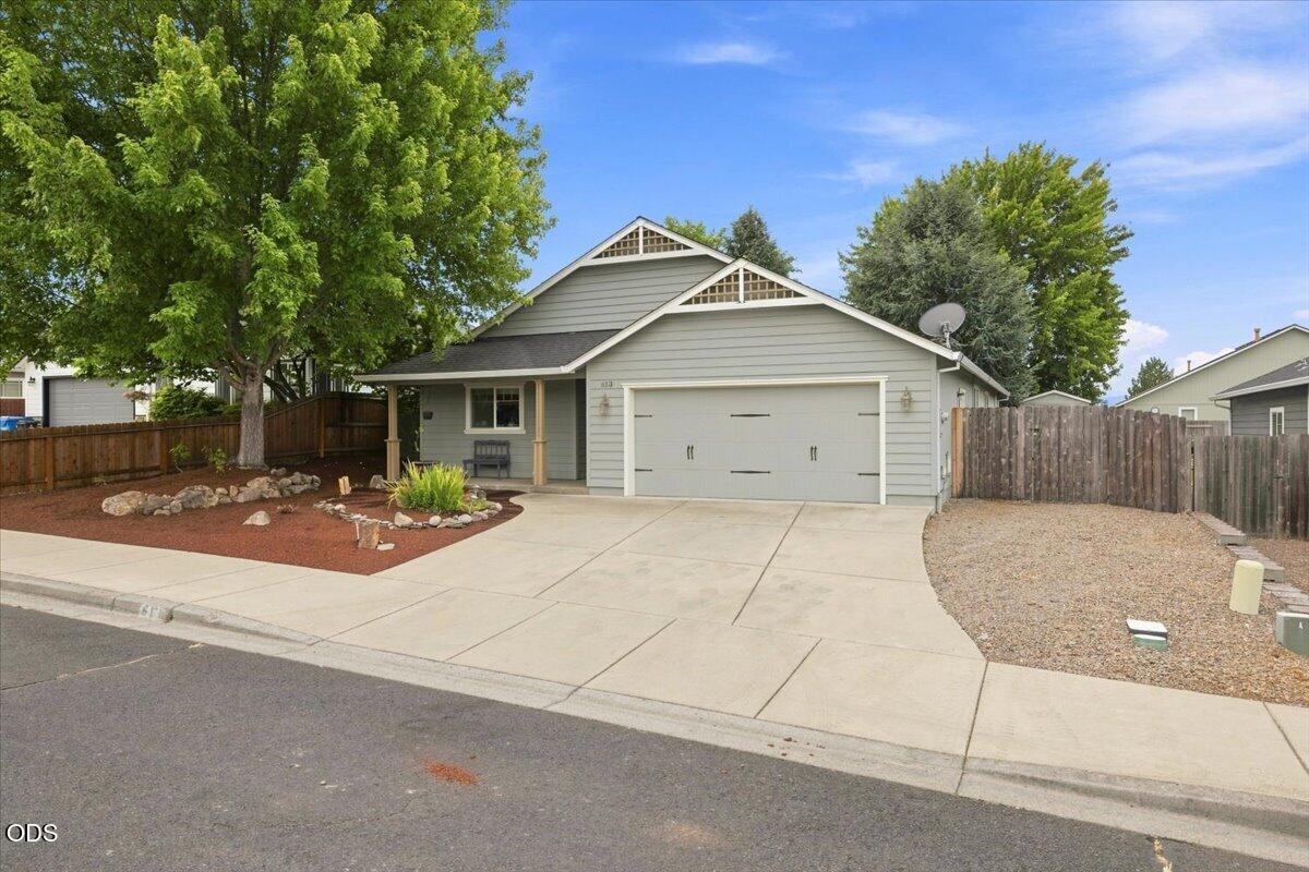 613 Nottingham Terrace Eagle Point, OR 97524 - Photo 4 of 25 Gallery Image 4
