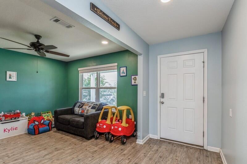 731 Widgeon Way Crestview, FL 32539 - Photo 5 of 39 05_731WidgeonWay_2008_FlexMLS800x600_800