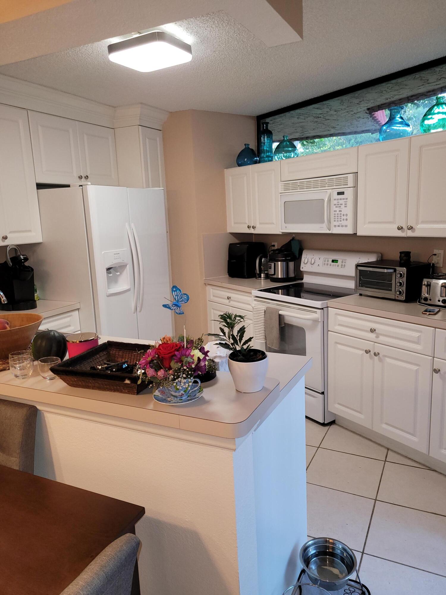 8261 Severn Drive, Unit B Boca Raton, FL 33433 - Photo 8 of 21 20210930_182823