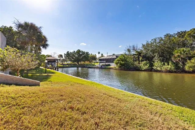 $525,000 | 5 Clearview Court North, Palm Coast, FL 32137