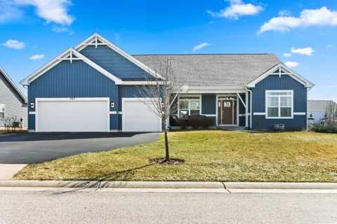 $999,999 | 560 North Boulder Ridge Drive, Lake Geneva, WI 53147