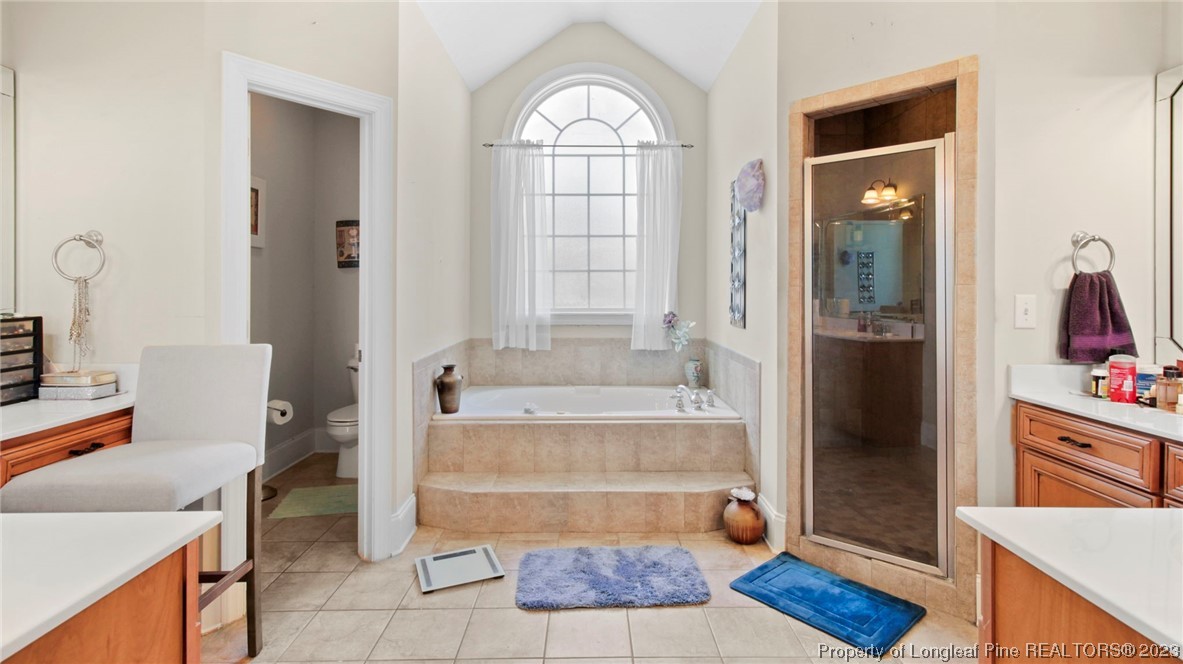 517 St Thomas Road Fayetteville, NC 28311 - Photo 13 of 47 a living room with furniture and a window