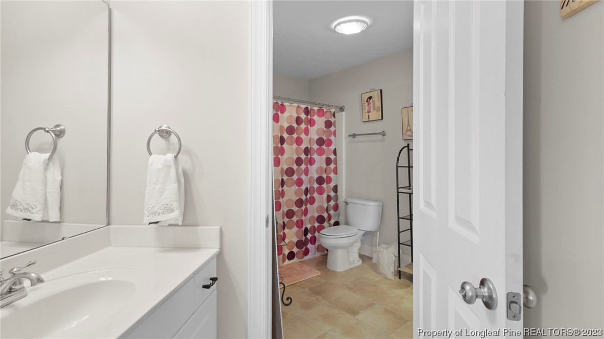 517 St Thomas Road Fayetteville, NC 28311 - Photo 42 of 47 a bathroom with a sink and a mirror