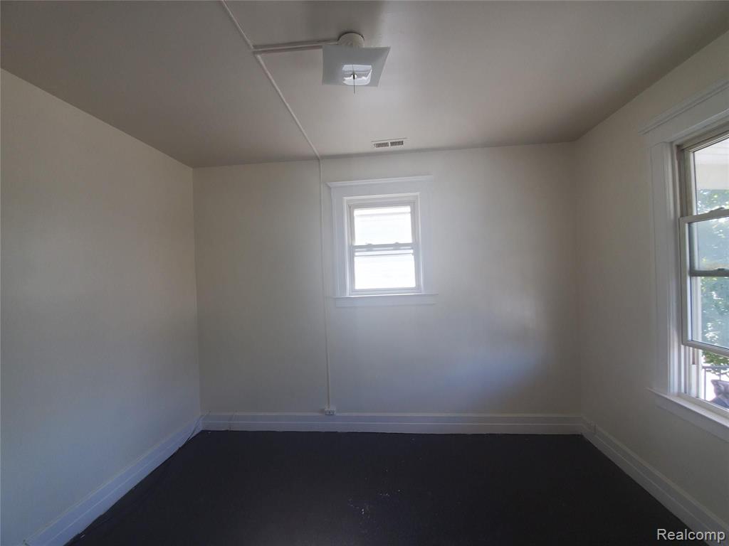 9334 Charest Street Hamtramck, MI 48212 - Photo 6 of 9
