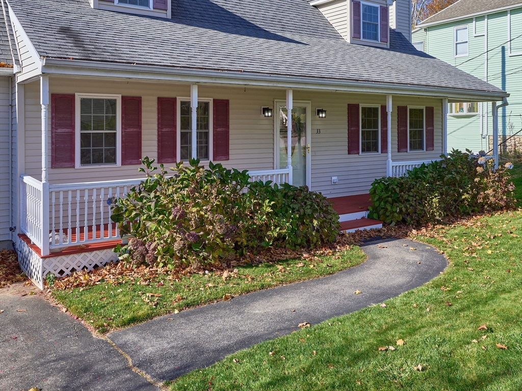 33 Wrentham Road Worcester, MA 01602 - Photo 3 of 42 front view of a house