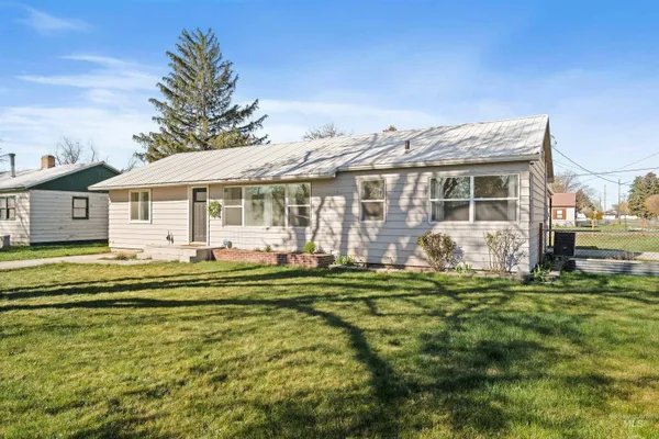 $319,000 | 1201 California Street, Gooding, ID 83330