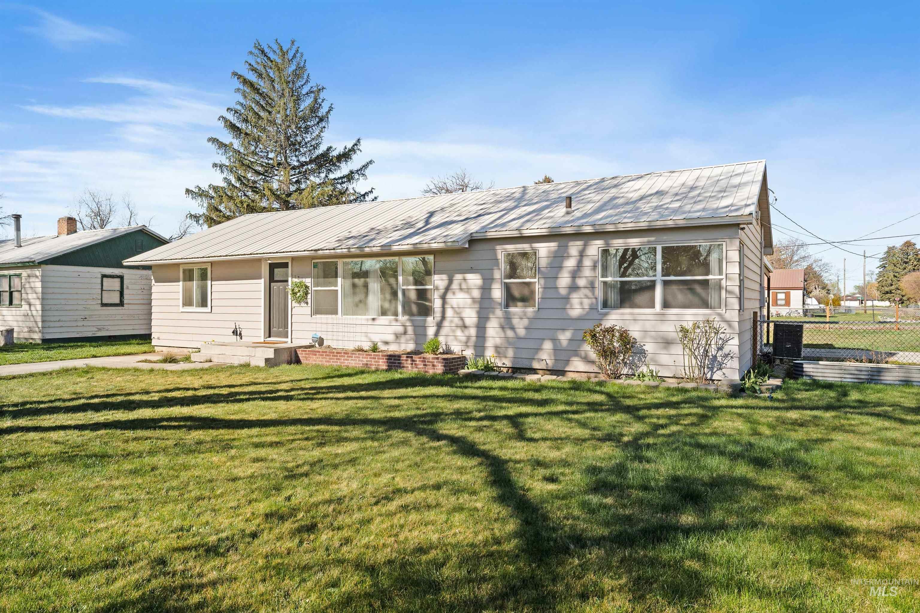 1201 California Street Gooding, ID 83330 - Photo 24 of 35