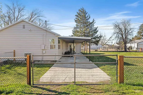 $319,000 | 1201 California Street, Gooding, ID 83330