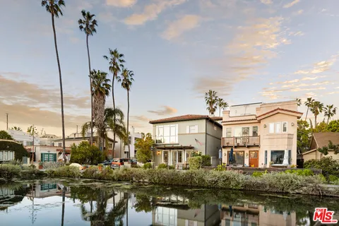 $3,495,000 | 2301 Eastern Canal, Venice, CA 90291