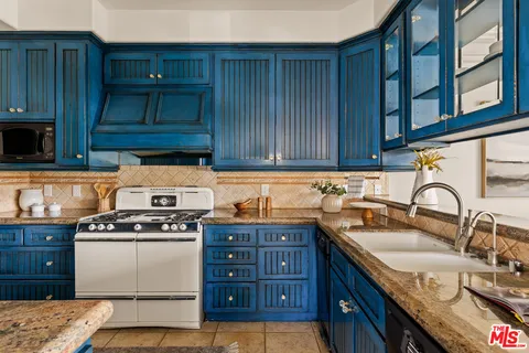 $3,495,000 | 2301 Eastern Canal, Venice, CA 90291