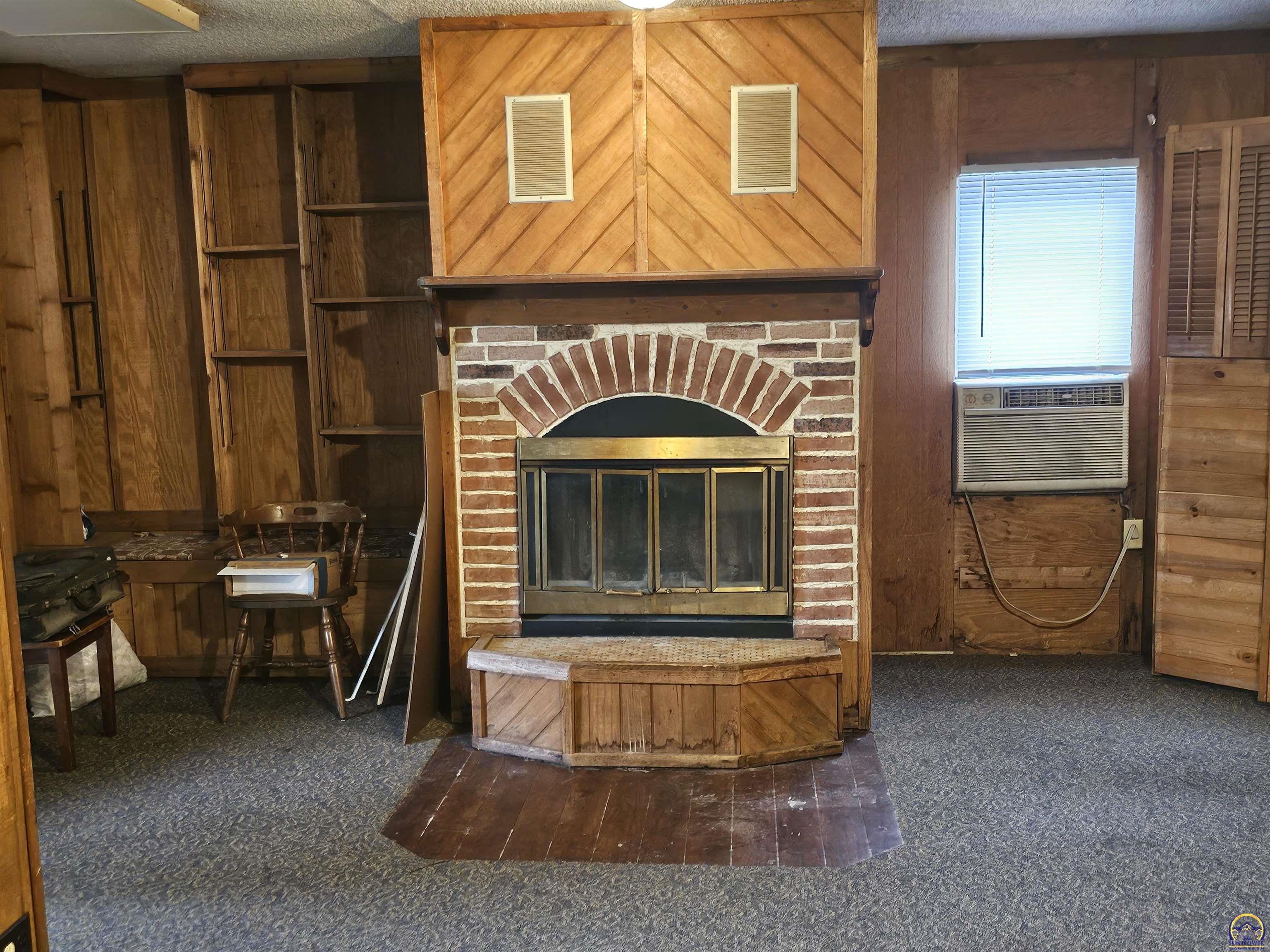 2124 Southwest Morningside Road Topeka, KS 66614 - Photo 2 of 15