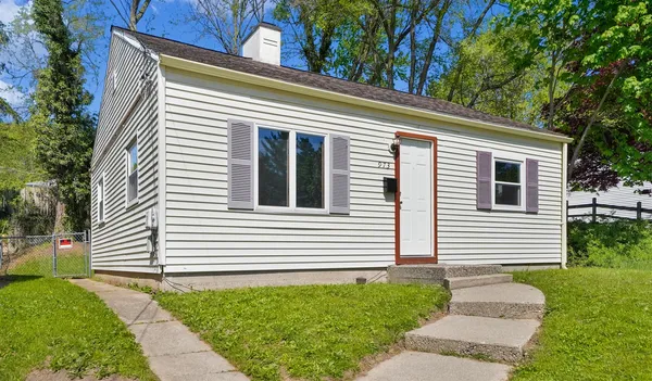 $200,000 | 973 Valley Avenue Northwest, Grand Rapids, MI 49504