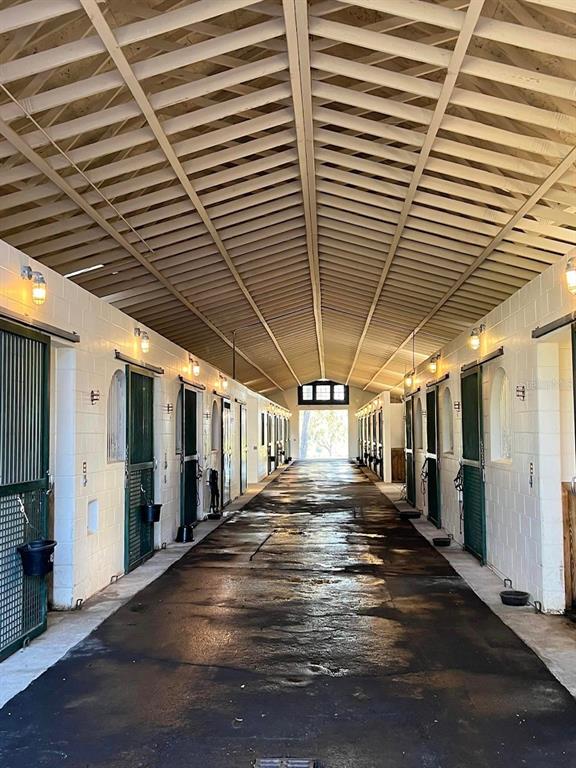 5540 Southeast 157th Street Road Summerfield, FL 34491 - Photo 20 of 25 a view of an empty room