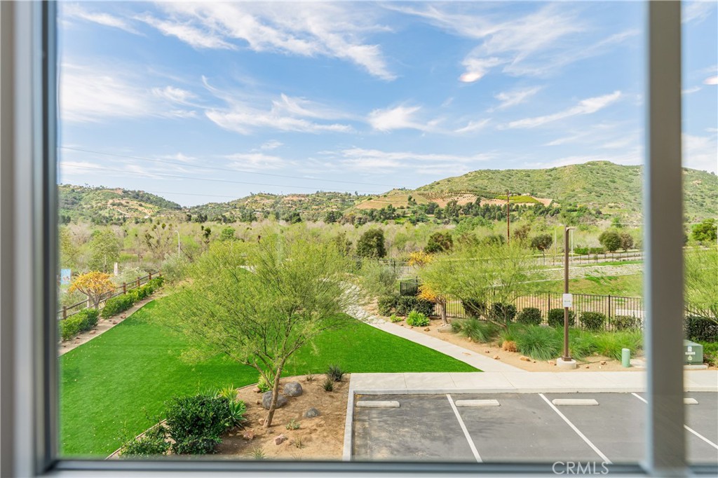 35103 Vintage Cove Fallbrook, CA 92028 - Photo 27 of 66 a view of an outdoor space with a lake view