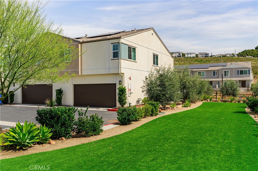 35103 Vintage Cove Fallbrook, CA 92028 - Photo 3 of 66 a front view of house with yard and green space